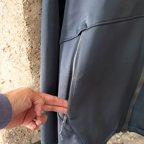 NWOT Men’s Under Armour Navy Blue Performance Zipped Jacket! Medium! - Picture 5 of 9